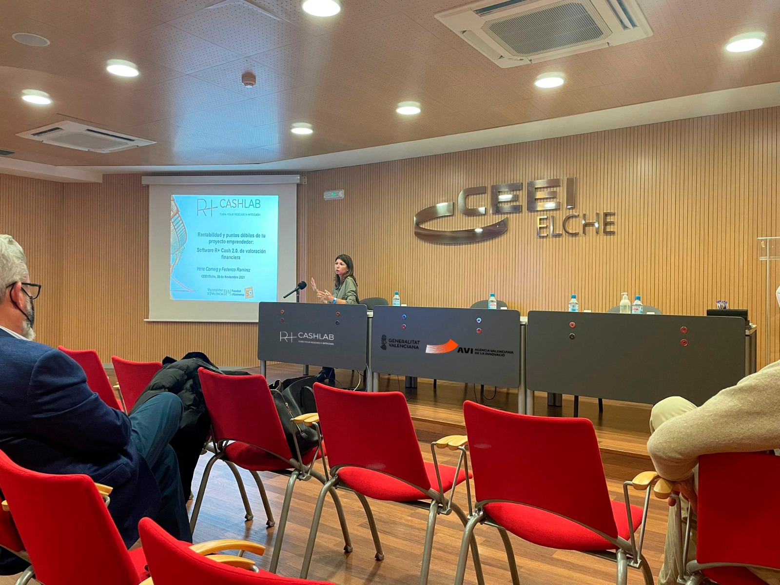 Jornada de formación en finanzas a través del software Research+Cash en el CEEI de Elche.